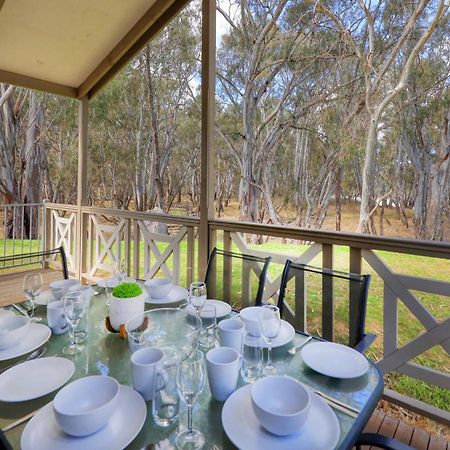 Deniliquin Riverside Caravan Park Εξωτερικό φωτογραφία