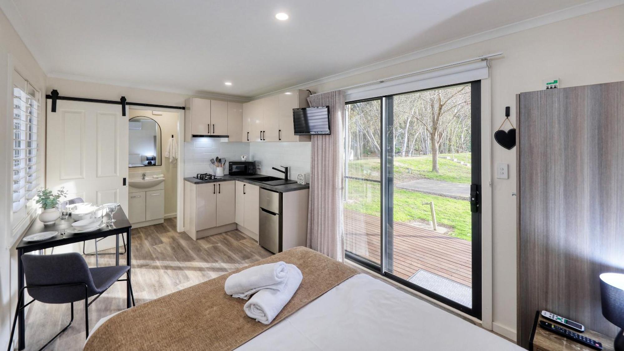 Deniliquin Riverside Caravan Park Εξωτερικό φωτογραφία