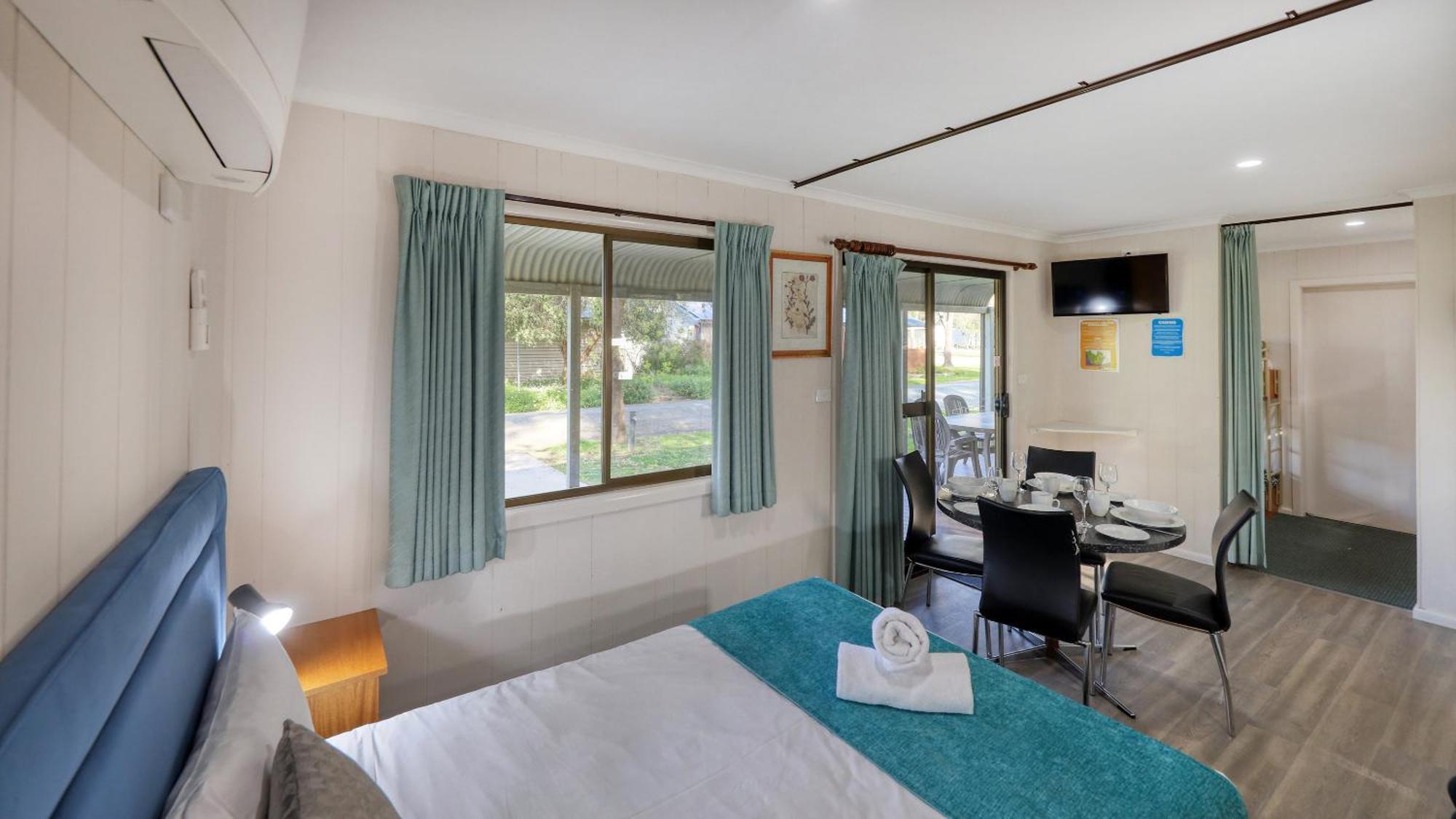 Deniliquin Riverside Caravan Park Εξωτερικό φωτογραφία