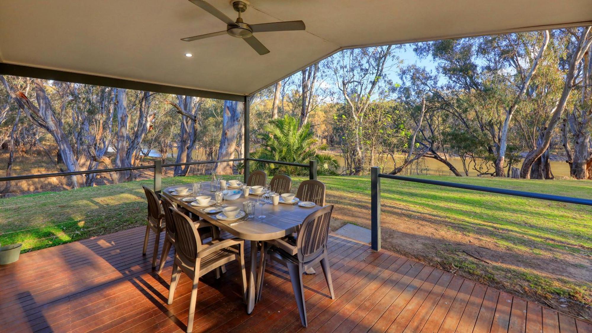 Deniliquin Riverside Caravan Park Εξωτερικό φωτογραφία