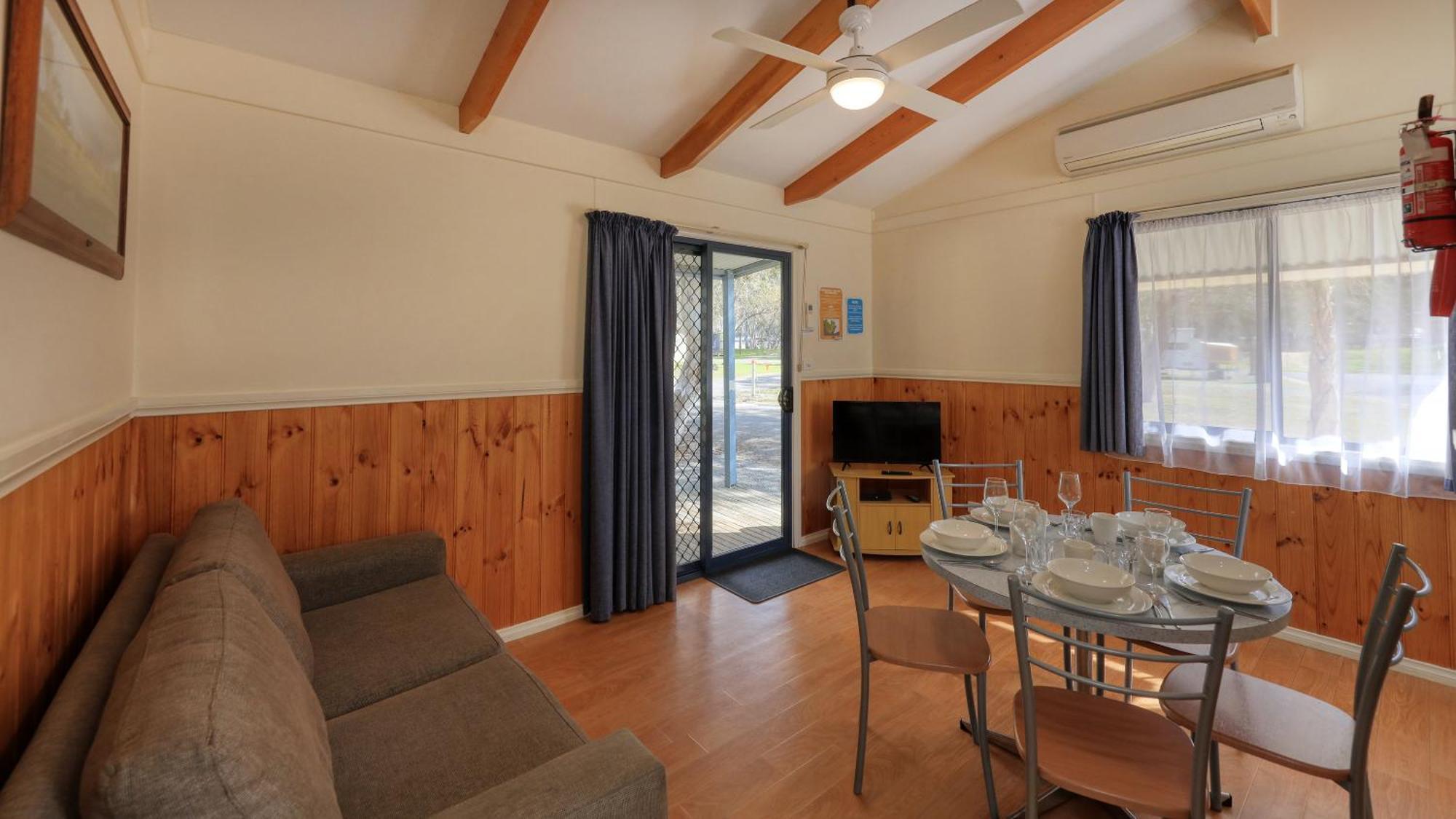 Deniliquin Riverside Caravan Park Εξωτερικό φωτογραφία